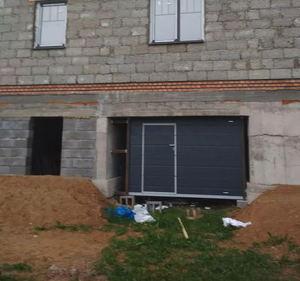 Гаражные секционные ворота DoorHan в д. Неманица