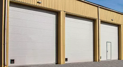 Ворота промышленные секционные из алюминиевых сэндвич панелей DoorHan ISD03